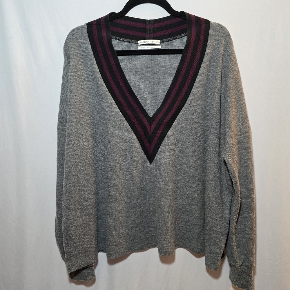 Urban Outfitters Gray Deep V Neck Lightweight Tennis Sweater Ribbed Knit, sz L - Picture 2 of 9
